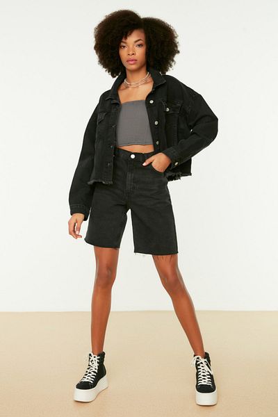 Trendyol Collection Schwarze Trucker-Crop-Jeansjacke TWOAW20CE0033