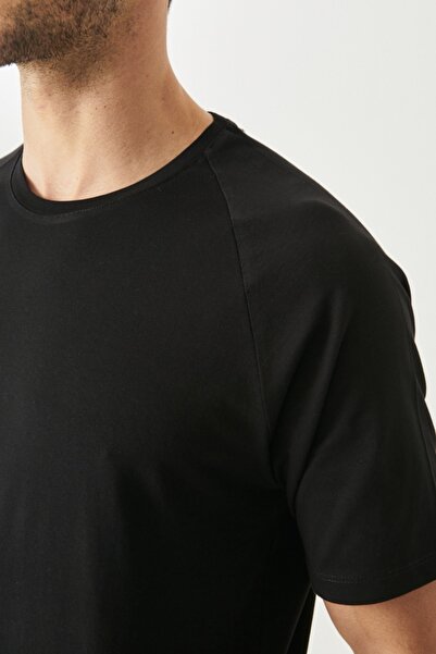 AC&Co / Altınyıldız Classics Schwarzes, flexibles Slim-Fit-T-Shirt aus Baumwolle mit Rundhalsausschnitt und schmaler Passform für Herren