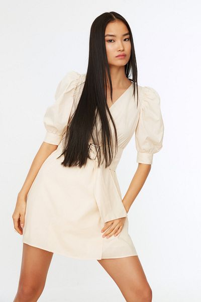 Trendyol Collection Rochie mini țesută cu deschidere cu centură de piatră în talie TWOSS20EL0619