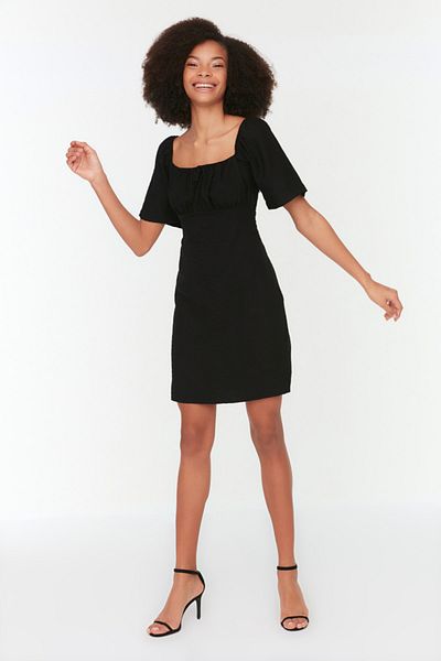 Trendyol Collection Μαύρο Μίνι υφαντό φόρεμα σε γραμμή Α πίσω με Guiped TWOSS22EL2401