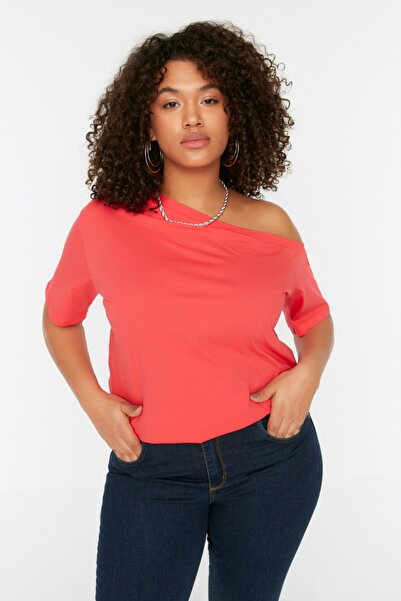 Trendyol Curve Große Größen in Bluse - Rot - Regular Fit