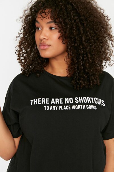 Trendyol Curve Fekete nyomott kötött póló - 100% pamut TBBSS22TS1048