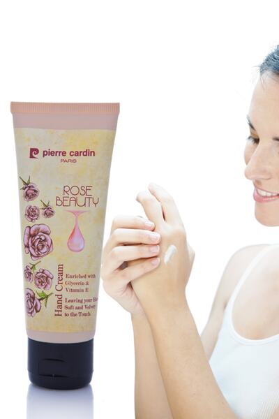 Pierre Cardin كريم مرطب لليدين بخلاصة الورد وفيتامين E 75 مل