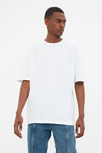 Trendyol Collection Weißes Oversize-T-Shirt aus 100 % Baumwolle mit weiter Passform TMNSS22TS0274