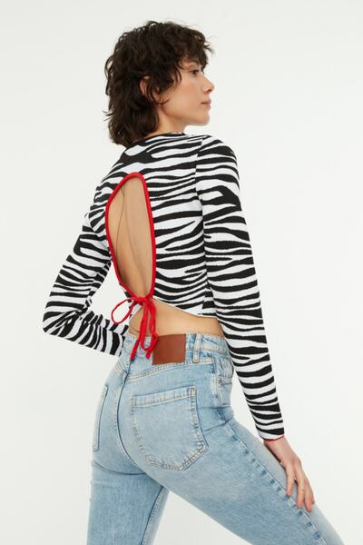 Koton Schwarz gemusterter Damenpullover 2WAK90120HT