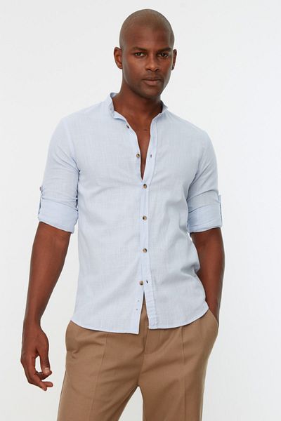 Trendyol Collection Blaues Slim Fit-Hemd mit vorherrschendem Kragen - Lange Ärmel mit Schulterklappen TMNSS20GO0188