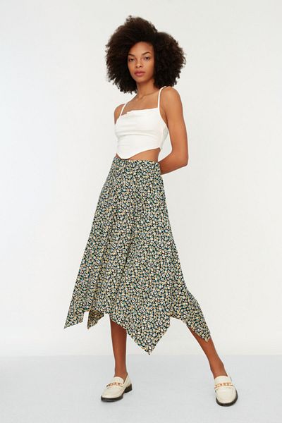 Trendyol Collection Mehrfarbig gemusterter asymmetrischer Midirock mit Volant und hoher Taille, dehnbar, Strick TWOAW20ET0440