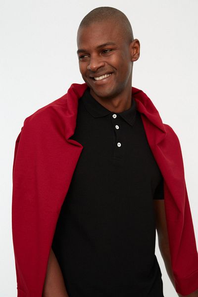 Trendyol Collection Schwarzes, schlankes/schmal geschnittenes Basic-T-Shirt aus 100 % Baumwolle mit Polokragen TMNSS20PO0009