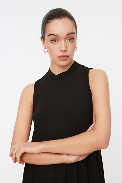 Trendyol Collection Schwarzes Shift-/gerade geschnittenes Midi-Gewebekleid mit Stehkragen TWOSS20EL1864