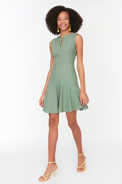 Trendyol Collection Szczegółowo tkana sukienka w kolorze khaki, zapinana na zamek TWOSS20EL1124