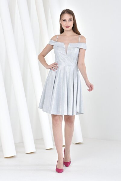 Ottawe Kadın Ekru Prenses Yakalı Pileli Parlak Simli Kısa Evaze Abiye Elbise ...