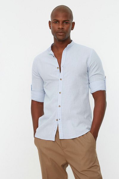 Trendyol Collection Blaues Slim Fit-Hemd mit vorherrschendem Kragen - Lange Ärmel mit Schulterklappen TMNSS20GO0188