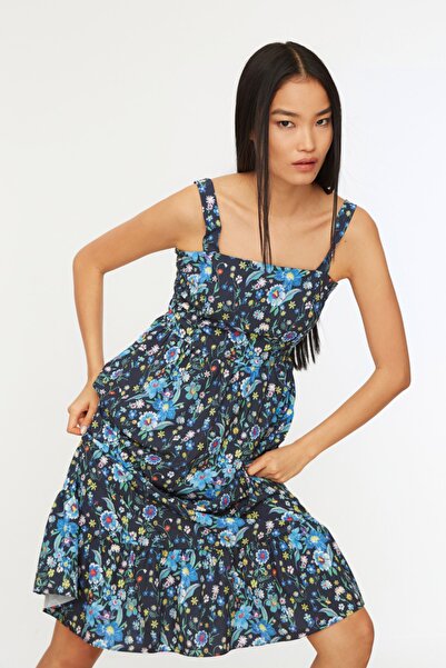 Trendyol Collection Námořnická modrá Strappy Flounce tkané šaty s květinovým vzorem TWOSS21EL1296