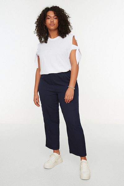Trendyol Curve Weißes T-Shirt aus 100 % Baumwolle – mit Krawattendetail, TBBSS22BF0003
