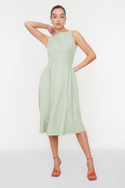 Trendyol Collection Mintgrünes gewebtes Midikleid mit Plissierung und Taillenöffnung TWOSS20EL0980