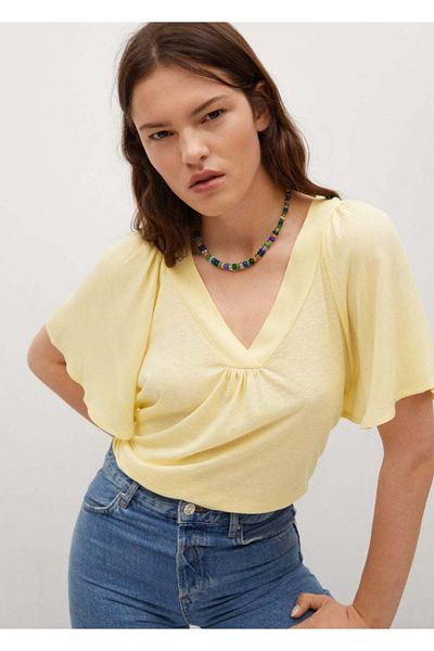 MANGO Woman Dámské žluté volné tričko s výstřihem do V