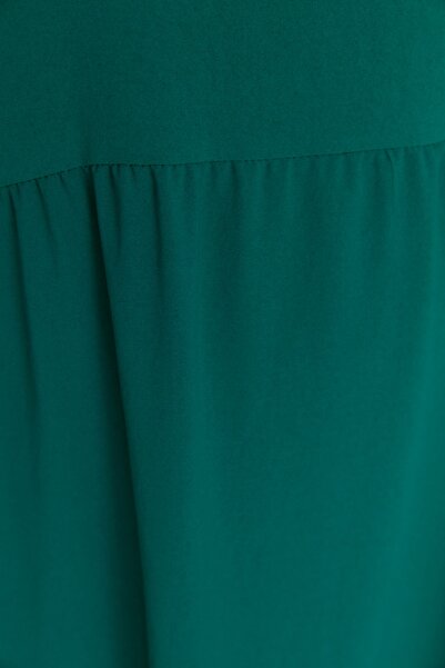 Trendyol Curve Σμαραγδένιο Πράσινο Shift/Ίσιο κομμένο όρθιο γιακά Midi υφαντό φόρεμα TBBSS22EL1593