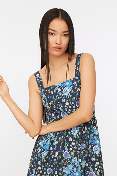Trendyol Collection Námořnická modrá Strappy Flounce tkané šaty s květinovým vzorem TWOSS21EL1296