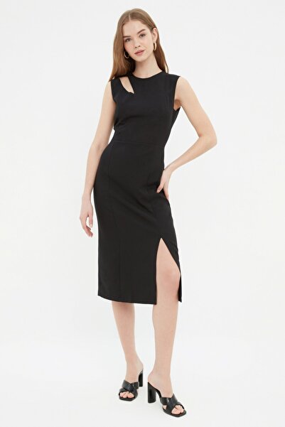 Trendyol Collection Φόρεμα με μαύρο σκίσιμο με λεπτομέρειες TWOSS22EL2158