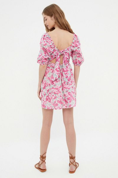 Trendyol Collection Rochie mini țesută cu detaliu la spate cu deschidere la spate/patinator floral roz TWOSS22EL1107