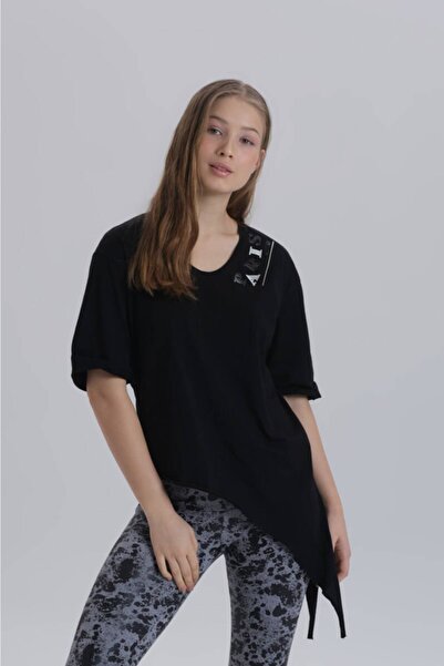 DAVID&GERENZO Μαύρο γυναικείο μπλουζάκι Paris Print Detail Asymmetric Cut