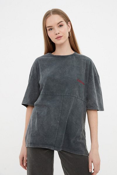 Trendyol Collection Μπλουζάκι Unisex Oversize/Wide Cut Distressed/Χλωμό εφέ κεντημένο 100% βαμβάκι T-shirt TMNSS21TS3350
