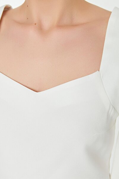 Trendyol Collection Ecru Crop szőtt szívgallér hosszú ujjú blúz TWOSS21BZ0236