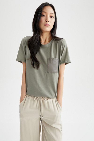 DeFacto Regular Fit Crew Neck Short Sleeve T-Shirt with Pocket Detail