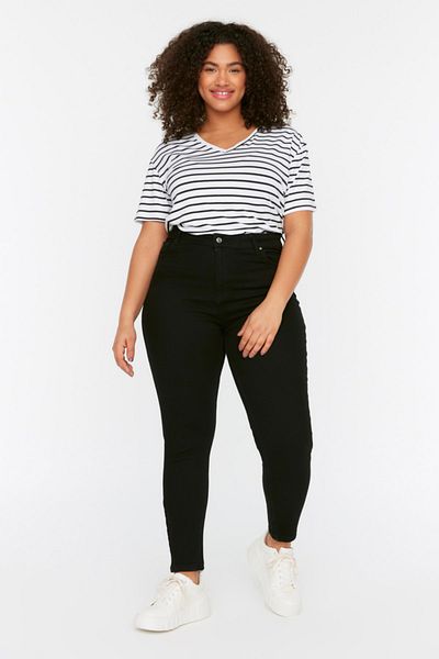 Trendyol Curve Schwarze, dehnbare Skinny-Jeans mit hoher Taille TBSSS22JE0189