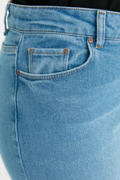 Trendyol Curve Világoskék, magas derekú, szakadt részletekkel, rugalmas, nagy méretű, vékony farmernadrág TBBSS22JE0187