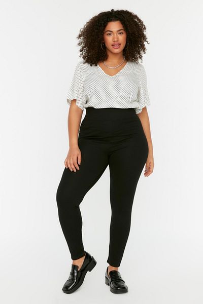 Trendyol Curve Große Größen in Leggings - Schwarz - Hoher Bund