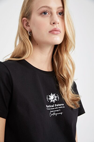 DeFacto Tričko Regular Fit s krátkým rukávem a potištěným výstřihem ze 100% bavlny