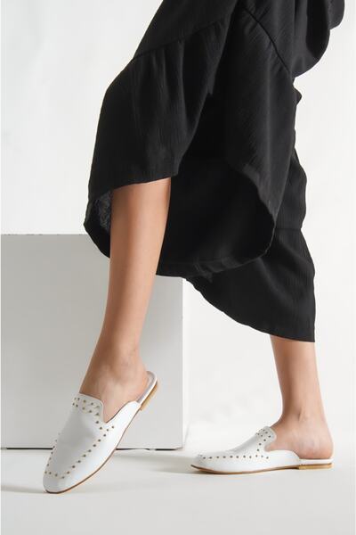 PASSAGE SHOES 6138 شبشب نسائي من الجلد الطبيعي مرصع باللون الأبيض