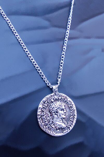 The Collection Antik Gümüş Kaplama Çift Taraflı Sezar Roma Sikkesi Kolye