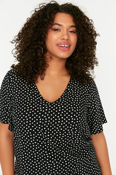 Trendyol Curve Tkaná blůza s černým puntíkovaným vzorem TBBSS22AF0033