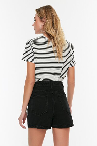 Trendyol Collection Detailní černé džínové šortky s vysokým pasem TWOSS22SR0448