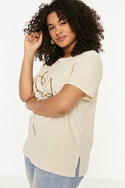 Trendyol Curve Tricou 100% bumbac cu decolteu bej cu imprimeu metalic - TBBSS22TS2287