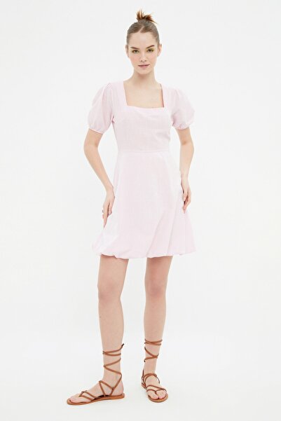 Trendyol Collection Φόρεμα υφαντό με τετράγωνο γιακά με μπαλόνι φούστα σε σκόνη TWOSS21EL2005