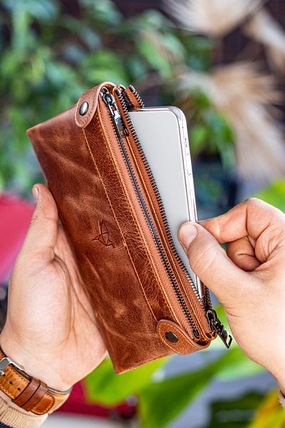 Garbalia Unisex Tan Portfolio Wallet