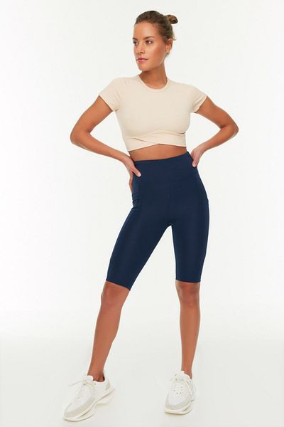Trendyol Collection Marineblaue Restorer-Leggings mit hoher Taille, Tasche, Detail, gestrickt, für Sport-Biker/Radfahrer/kurze Hose TWOAW21TA0064