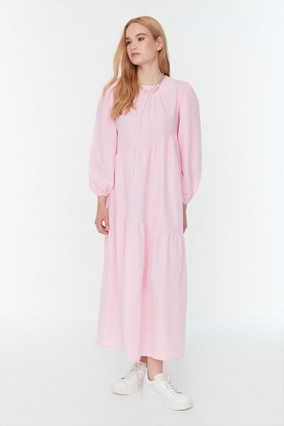 Trendyol Modest Puderfarbenes, gewebtes Kleid aus Baumwolle mit Raffung und weiter Passform TCTSS21EL3470