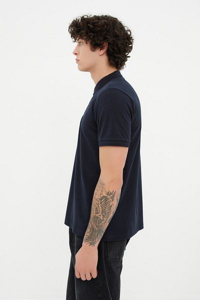 Trendyol Collection Marineblaues Slim Fit T-Shirt mit strukturiertem Polokragen - TMNSS20po0009