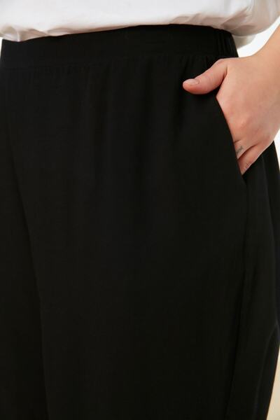 Trendyol Curve Μαύρο υφαντό σορτς με λεπτομέρεια τσέπης TBBSS22SR0115