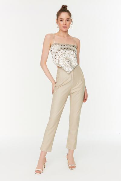 Trendyol Collection Béžové hladké tkané kalhoty TWOAW22PL0177