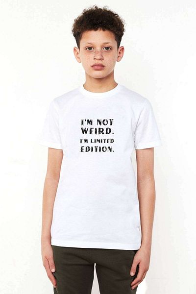 QIVI Nu sunt ciudat, sunt tricou alb pentru copii, unisex, imprimat în ediție limitată