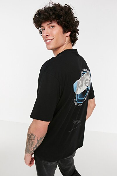 Trendyol Collection UMĚLECKÝ TISK ČERNÉ TRIČKO nadměrné velikosti – Krátký rukáv, 100% textilie TMNSS21TS3668