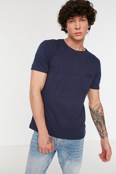 Trendyol Collection Námořnické modré bavlněné tričko Slim Fit s krátkým rukávem a kapsami - TMNSS20TS0305