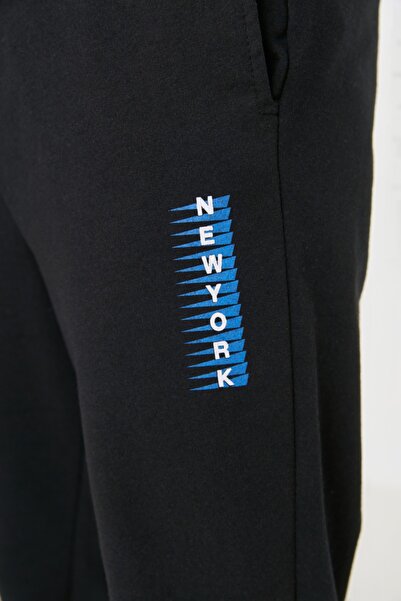 Trendyol Collection Κείμενο εμπριμέ μαύρο φούτερ - Ελαστικό πόδι, κορδόνι TMNSS22EA0147