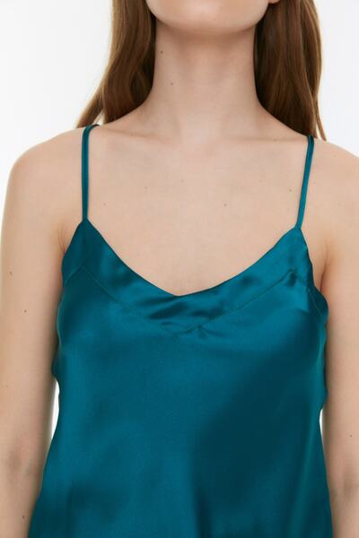 Trendyol Collection Smaragdově zelená zadní strana Detailní provazový popruh Saténový tkaný pyžamový set THMSS22PT0634