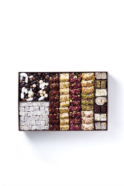 MEŞHUR SAFRANBOLU LOKUMCUSU 1200 Gr. Luxury Mixed Gift Turkish Delight - in Special Box